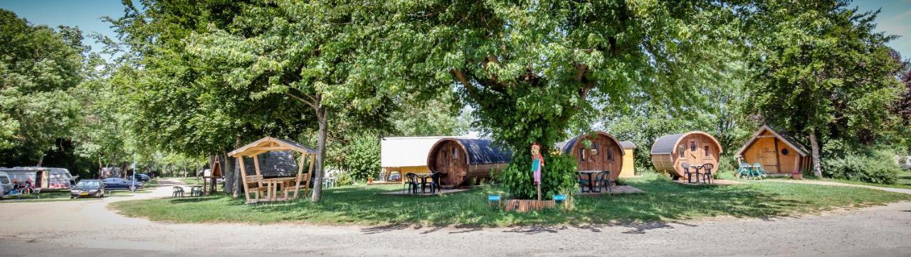 Camping De Tournus - Drole De Cabane Exterior photo