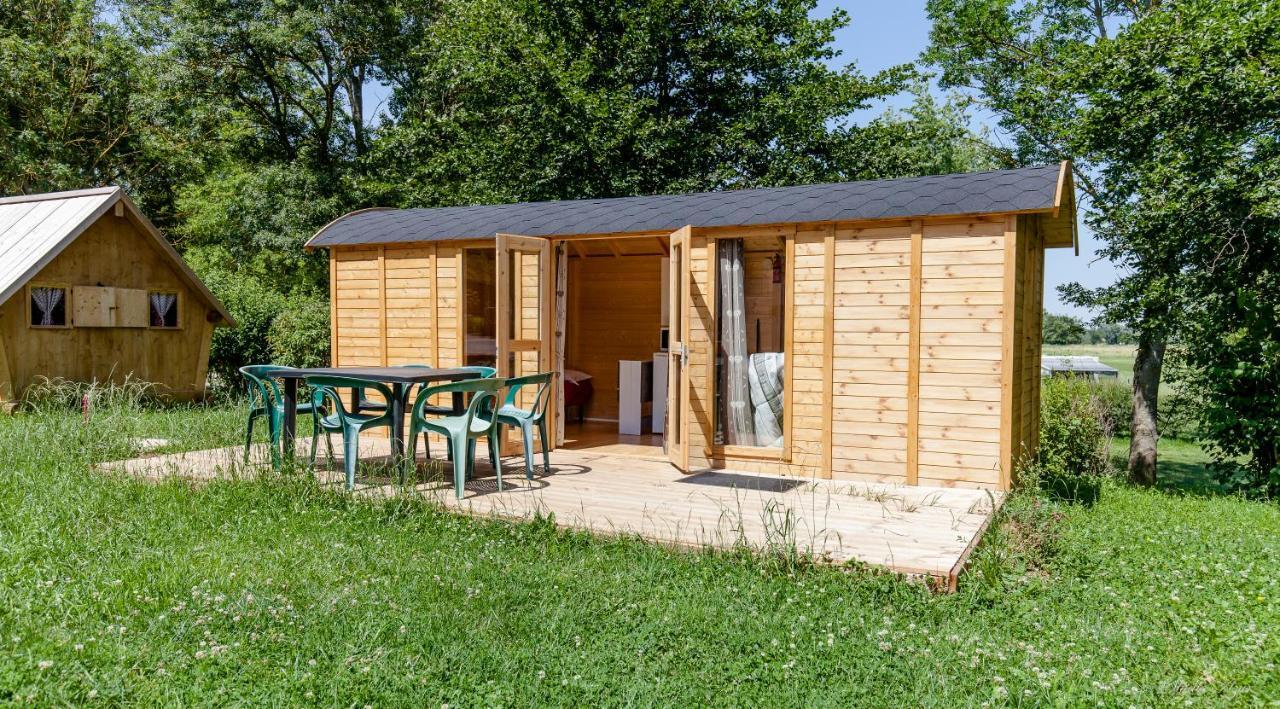 Camping De Tournus - Drole De Cabane Exterior photo